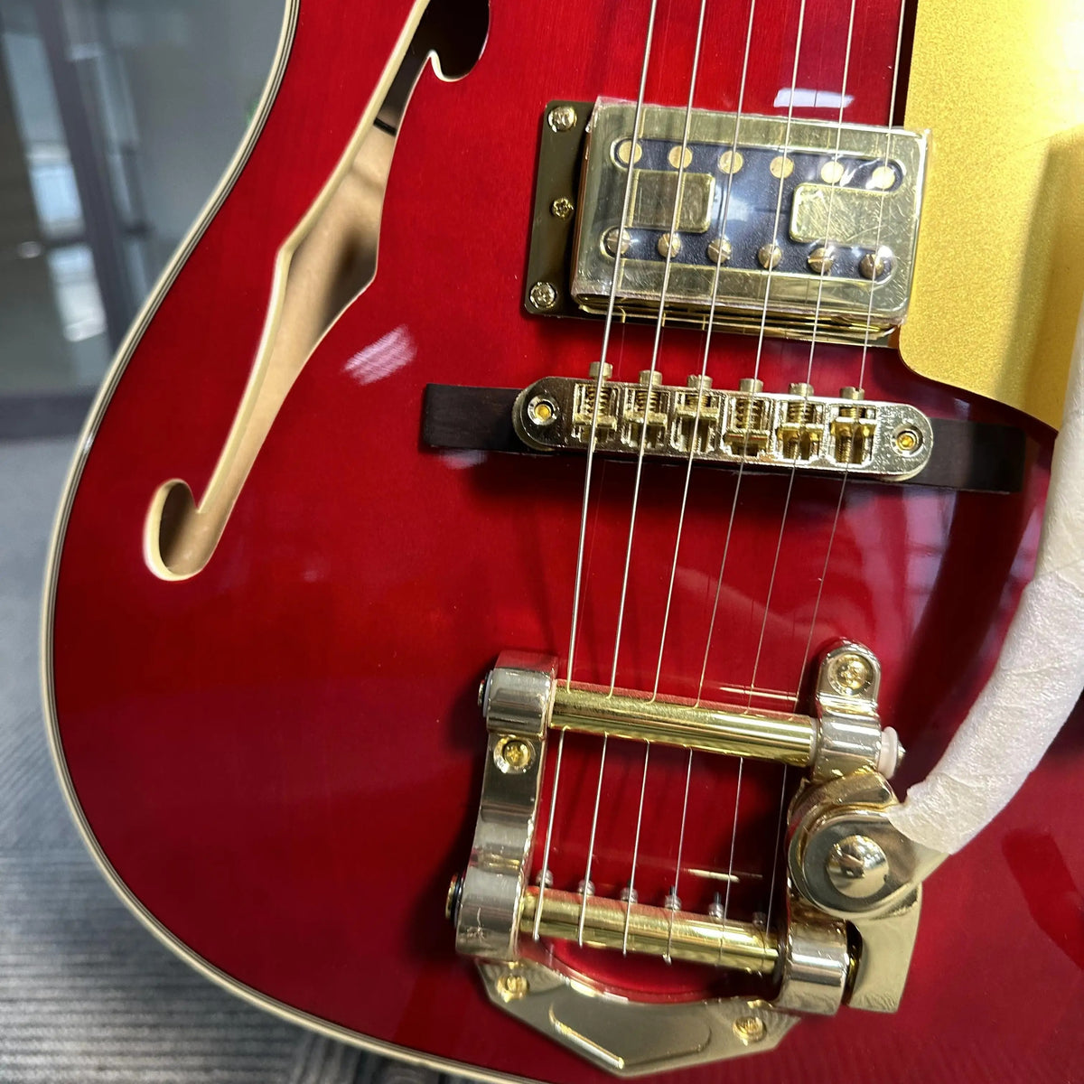 F-Shaped Soundhole Red Electric Guitar Semi-Hollow Body Rosewood Fingerboard 22 Fret Positions 6 Strings Christmas Gifts American Warehouse Free Shipping